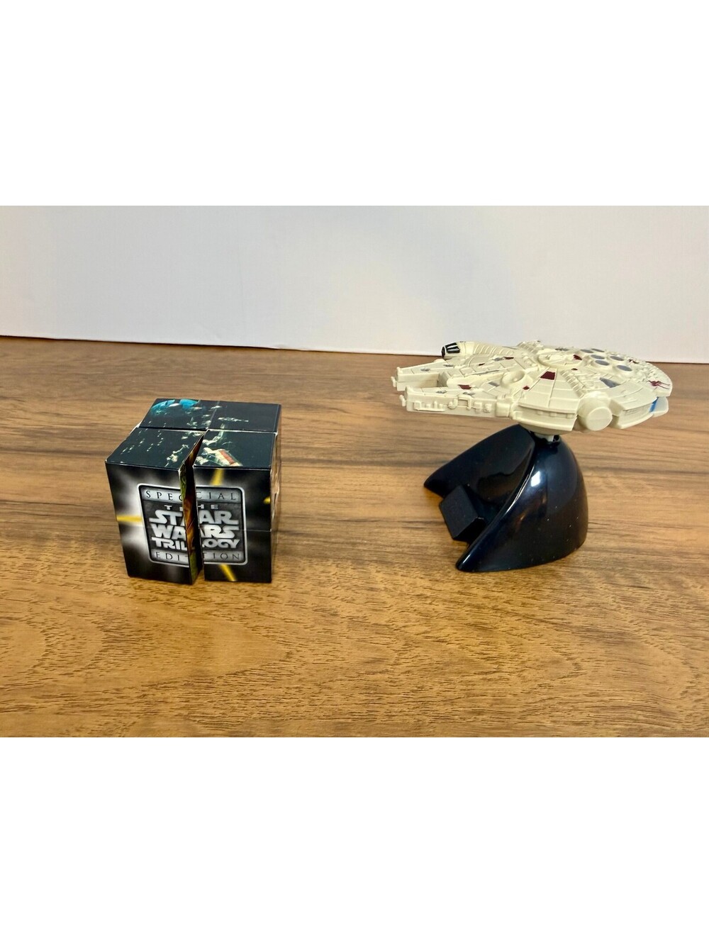 Vintage 1997 Taco Bell Star Wars Trilogy Special Edition Toy Millennium Falcon